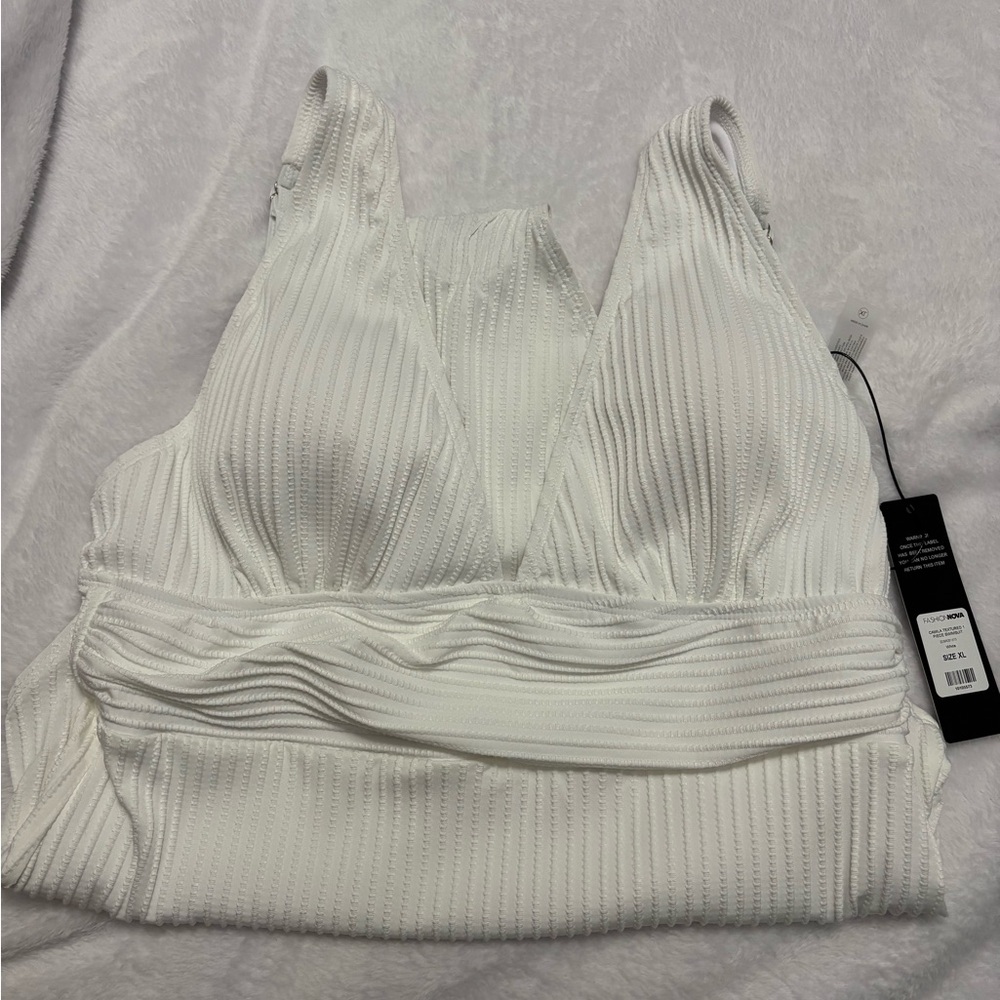 One piece bathing suit - Picture 2 of 4